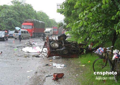 图广西发生特大道路交通事故致4死4重伤