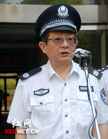 (湖南省委常委,省委政法委书记,省公安厅厅长李江为抗震救灾支援队