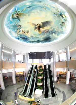 天津站改扩建工程主站房进站大厅改造日前完工,大型油画"精卫填海"