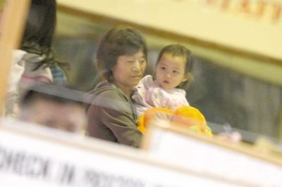 护女心切李亚鹏机场打人