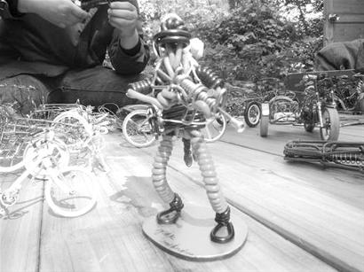 图文:废铝丝掰出个公司来