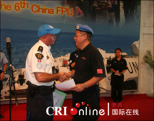 联海团为中国第六支赴海地维和警察防暴队颁发