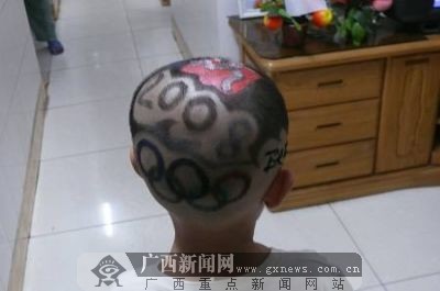 这是他做发型设计的