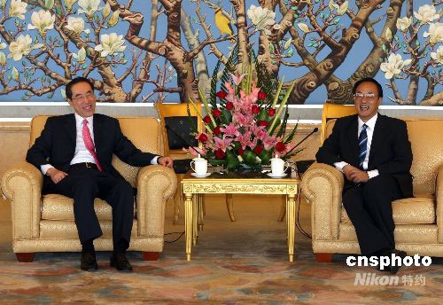 图:刘敬民在京会见香港政务司司长唐英年