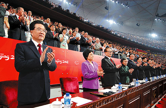 射生命光辉 体现和谐共存 北京2008年残奥会圆