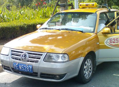 [啄木鸟行动]候车点连遭8辆出租车拒载_新闻中心_新浪网