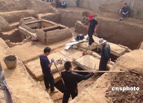 图:山东沂南发现大片东汉墓葬群
