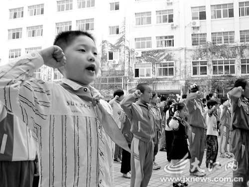 我宣誓(图)_新闻中心_新浪网