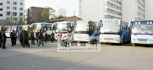 不堪黑车抢客源68辆兰州至永登客车昨日停运