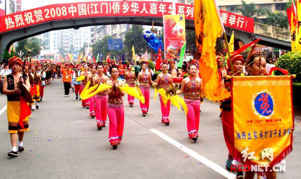 龙山土家族文化在中国第一侨乡受追捧(组图