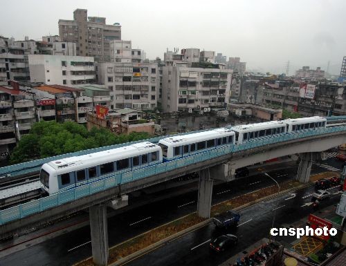 台北捷运纵横交错 最早的每班列车仅四节车厢