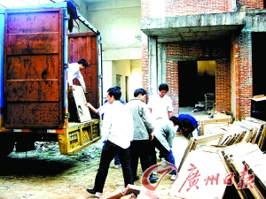 业主失踪不结工钱 工人卖建材抵工资