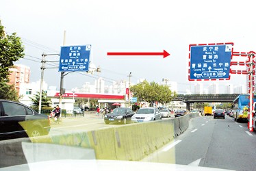 道路标识缘何“犹抱琵琶半遮面”