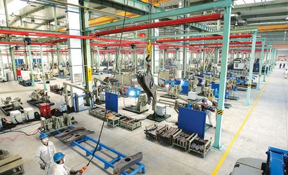 龙工(上海)机械制造有限公司最大的装载机生产车间,面积相当于15个