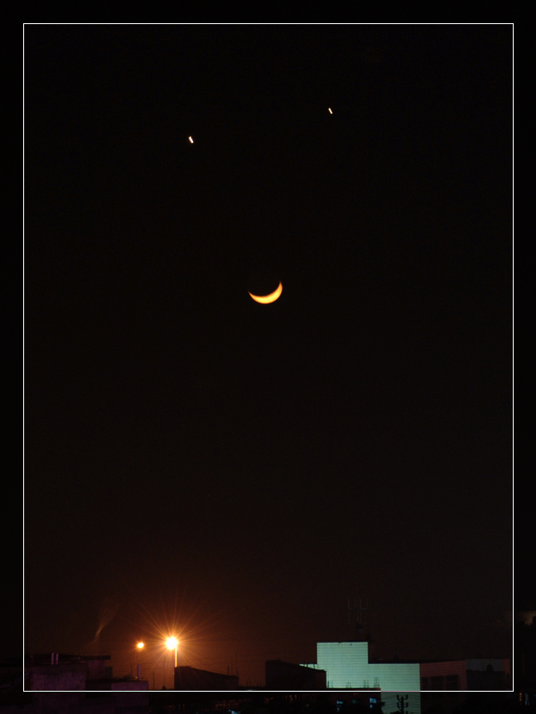网友摄影天象奇观昨晚的月亮很搞笑组图