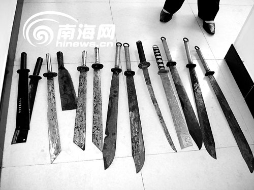 海口府城高登街34人欲持刀械斗被一锅端[图]