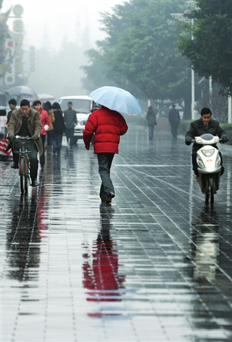 本月第一场雨 滋润成都空气