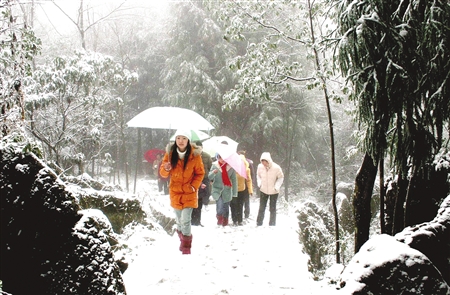 华蓥山瑞雪飘飘余勇摄