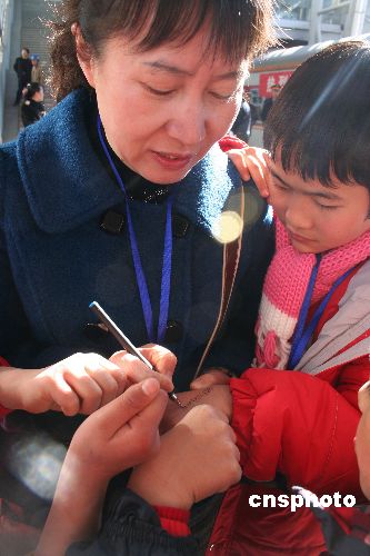 ����ѿ(77ya.com)��ʾ:����鿴�ж�����ͼƬ
���ӵ�ַ:http://http://i2.sinaimg.cn/dy/o/2009-01-06/268739adebeb5e9feaa6ee2ccafb4237.jpg