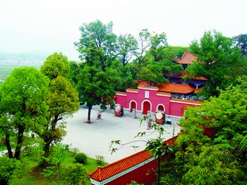 清明,美景就在山那边