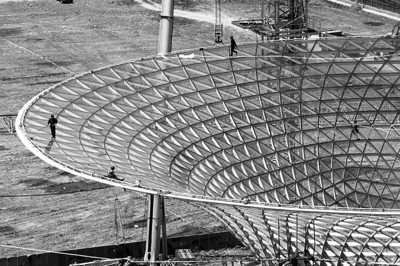 空中漫步千米世博轴 地下享受休闲日光浴