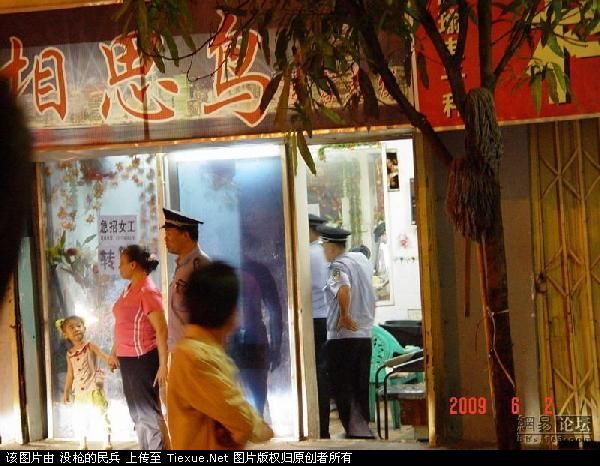 实拍警察勇猛围剿色情发廊