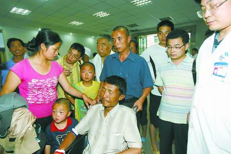 囚犯哥哥捐肾救弟到郑州体检 哥俩已住院最快