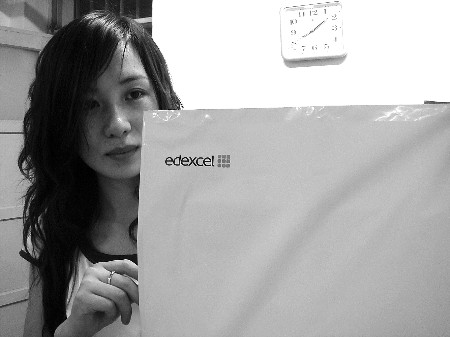 英国高考数学C3科目试卷在上海口岸发现破损