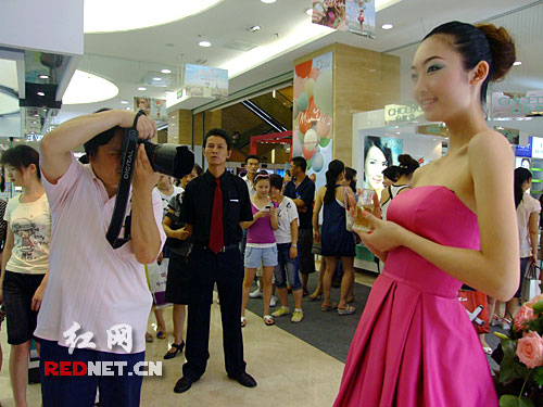Dior长沙友谊商店开业 国际一线化妆品牌排队