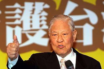 李登辉两国论已远 台独近黄昏