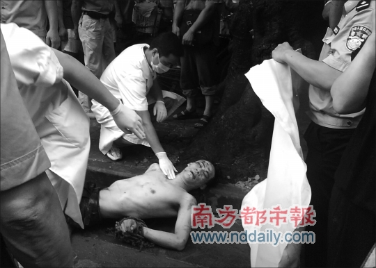 当街拖下车男子遭殴死 事发广州荔湾区龙津东