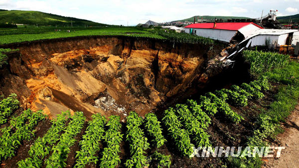 黑龙江鸡西一煤矿发生水灾事故23人被困井下组图