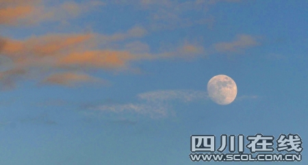 堆堆白云飘 成都天蓝蓝