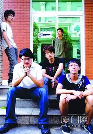 重重打击下办起大学生杂志_新闻中心_新浪网