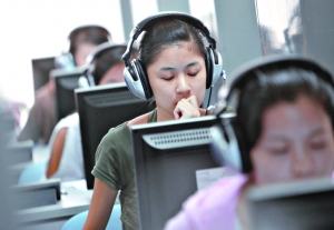 北京6000美女竞选亚运空姐 要求四肢对称有气