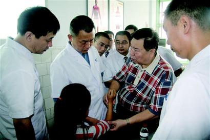 图文:北京积水潭医院与襄阳区人民医院手牵手