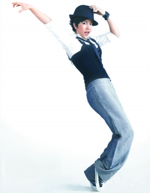 快女三甲登上宝座 李霄云江映蓉黄英入围全国