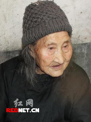 邵阳百岁老太天天要洗澡