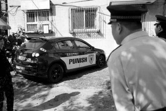 日本警车 开上沈阳街头 律师建议规范个性车贴