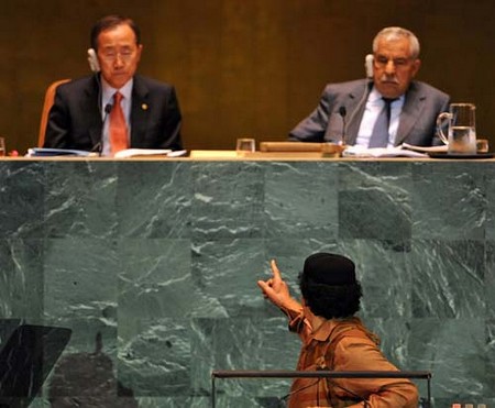 卡扎菲联大做超长演讲 撕毁联合国规则(图)