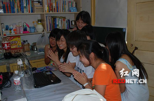 湖南科技大学3万余师生积极收看阅兵式(组图)