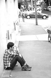 沪受影响者约几十人 失学学生可免签证费