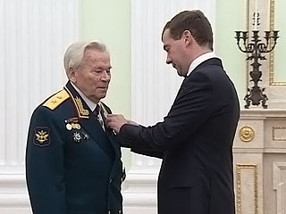 AK-47之父获俄最高荣誉奖 称发明只为保家卫