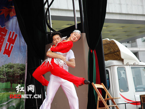 ���������Ļ�������������Ѳ�ݻݼ�ǧ��Ⱥ��(ͼ)