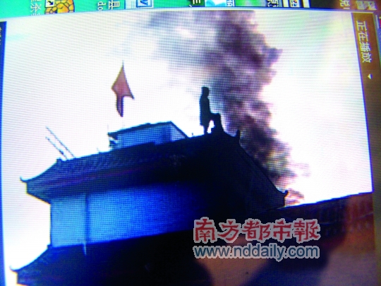 半年前唐福珍曾自泼汽油逼退拆迁 当时成都金