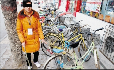 停那么多车，盲道难走啊