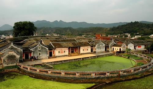 梅州客家围龙屋.