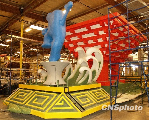 美 洋 老板看好中国主题花车 新年游行有望夺魁