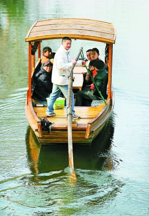 大学生摇船工 上岗要考驾照