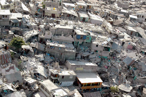 海地震后太子港的航拍和卫星图片 俨然一处大废墟(组图)_新闻中心_新浪网
